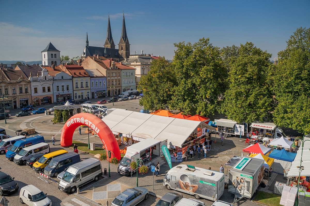 Nabitá atmosféra a vysoký zájem